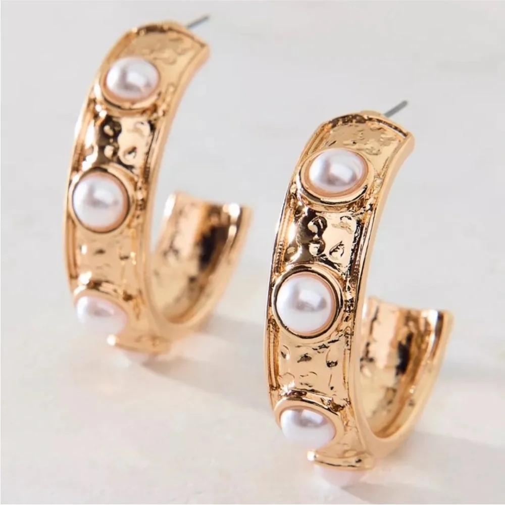 New! Joni Pearl Inset Gold Hoop Earrings NWT (1035)